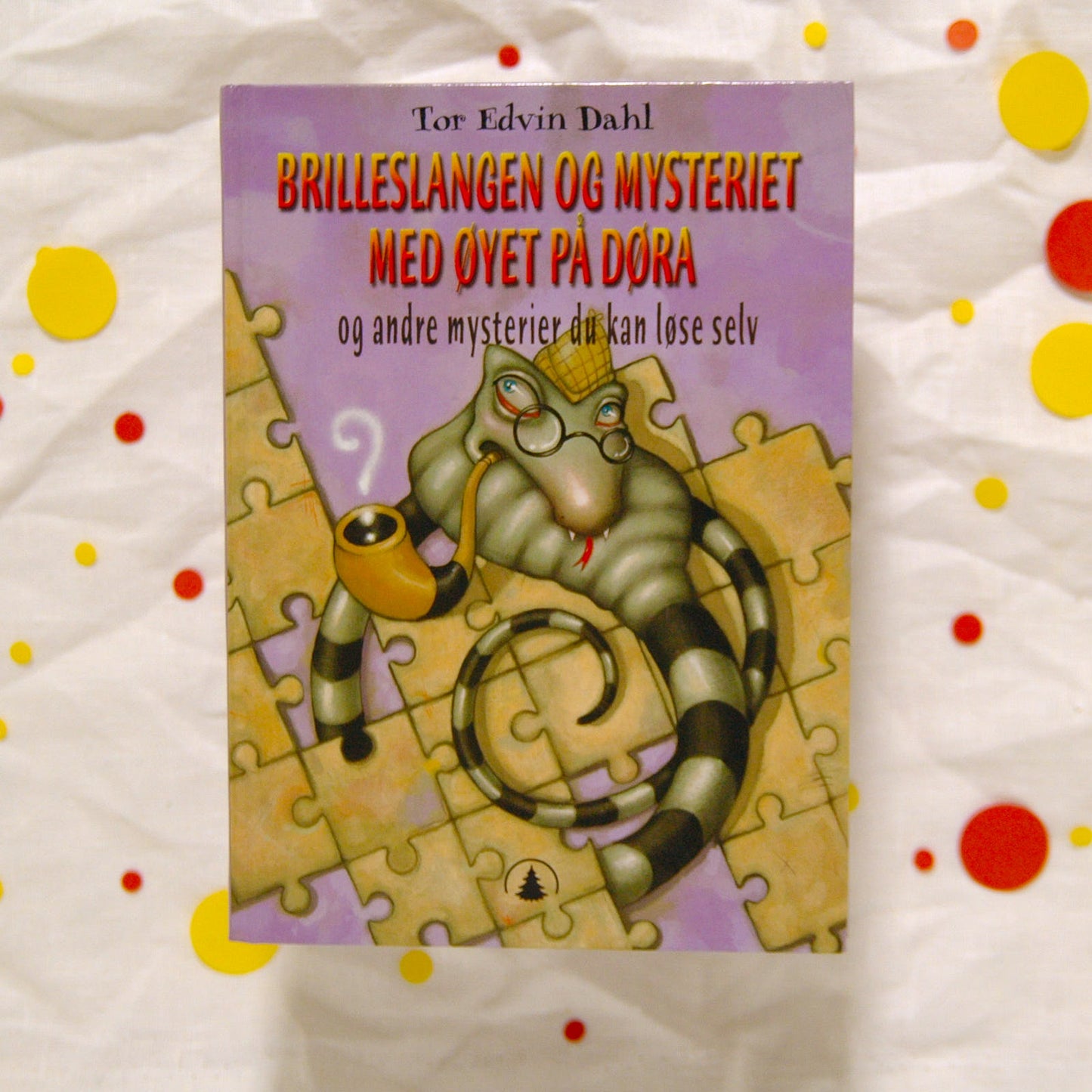 Brilleslangen og mysteriet med øyet på døra av Tor Edvin Dahl