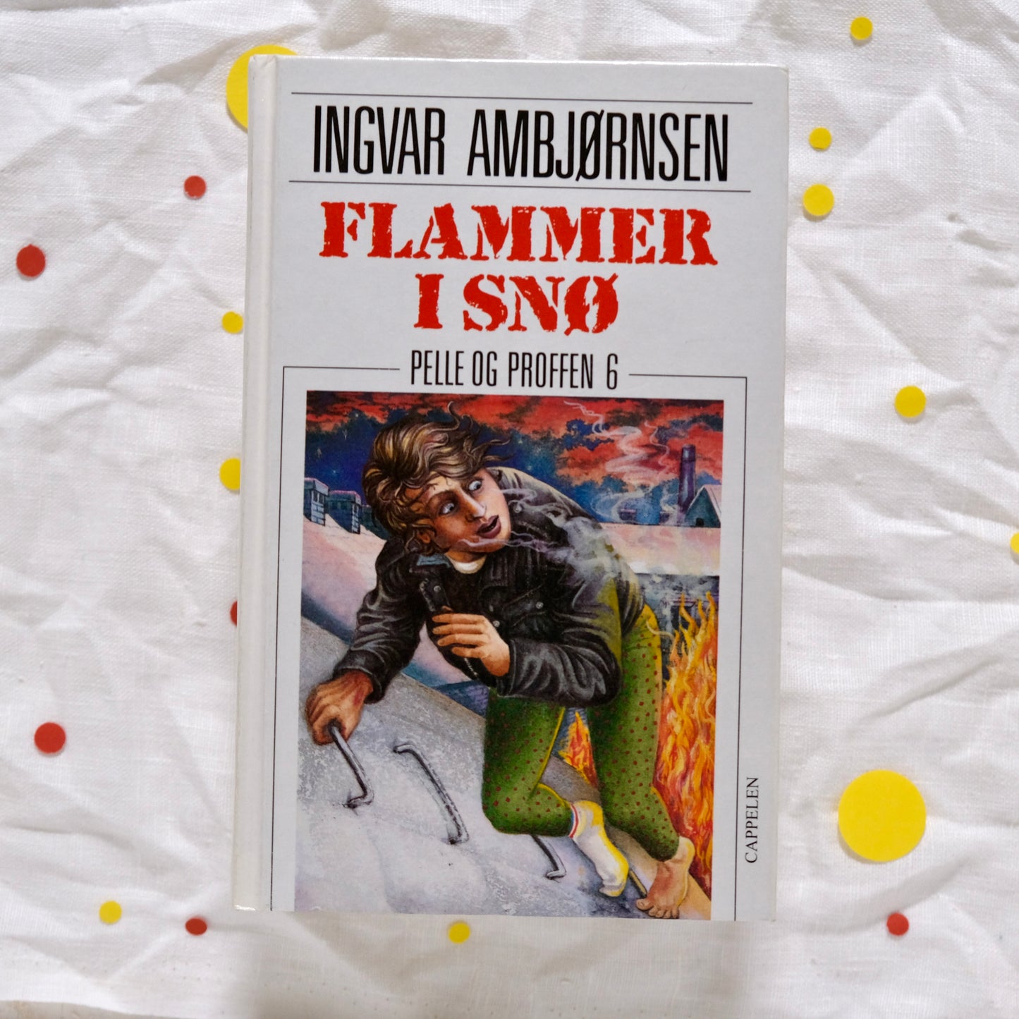 Flammer i snø - Pelle og Proffen #6 av Ingvar Ambjørnsen
