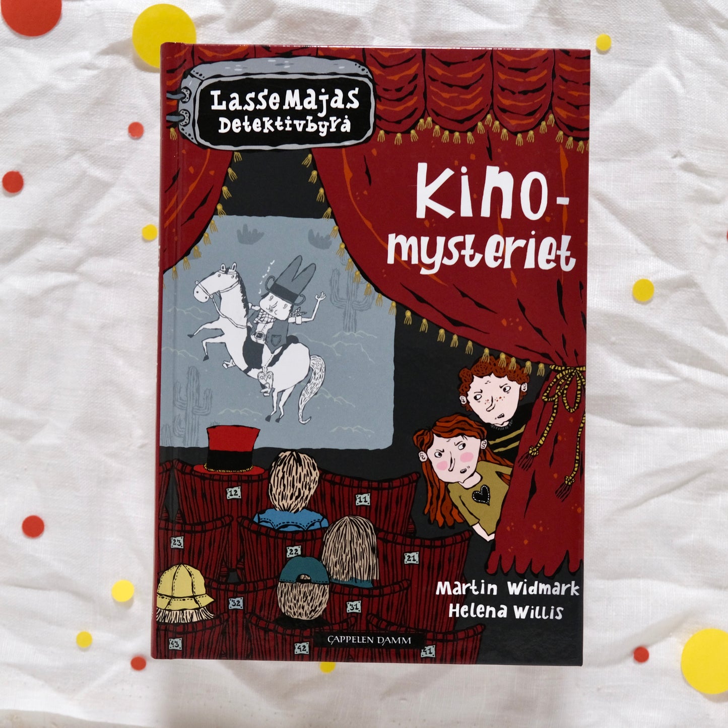 Kinomysteriet (LasseMajas detektivbyrå, #6) av Martin Widmark og Helena Willis