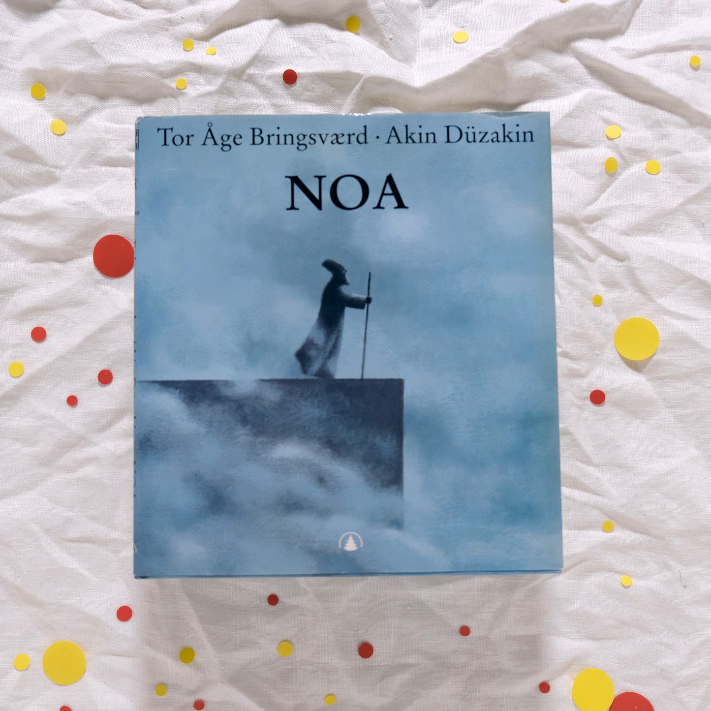 Noa av Tor Åge Bringsværd og Akin Düzakin