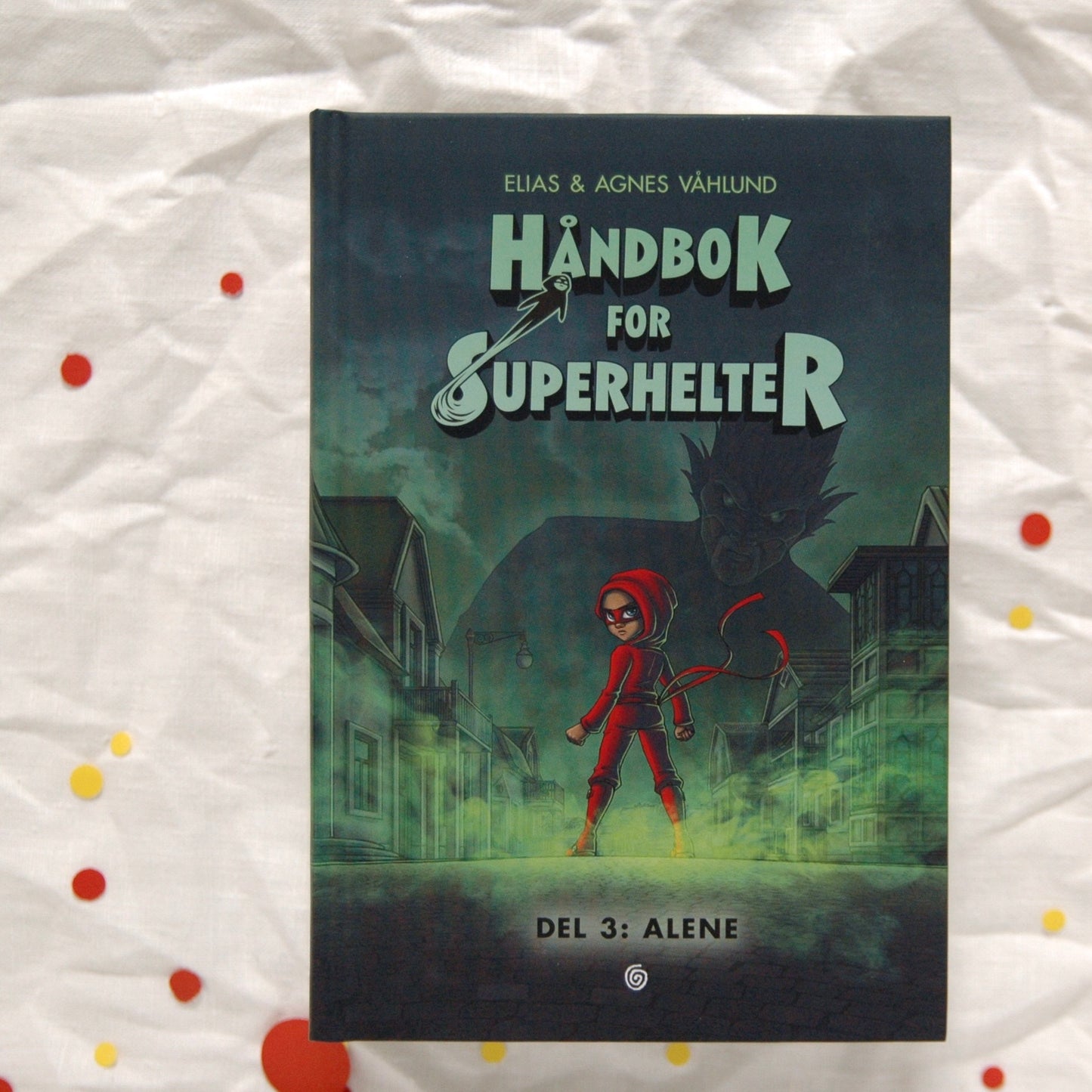 Alene (Håndbok for superhelter, #3) av Elias Våhlund