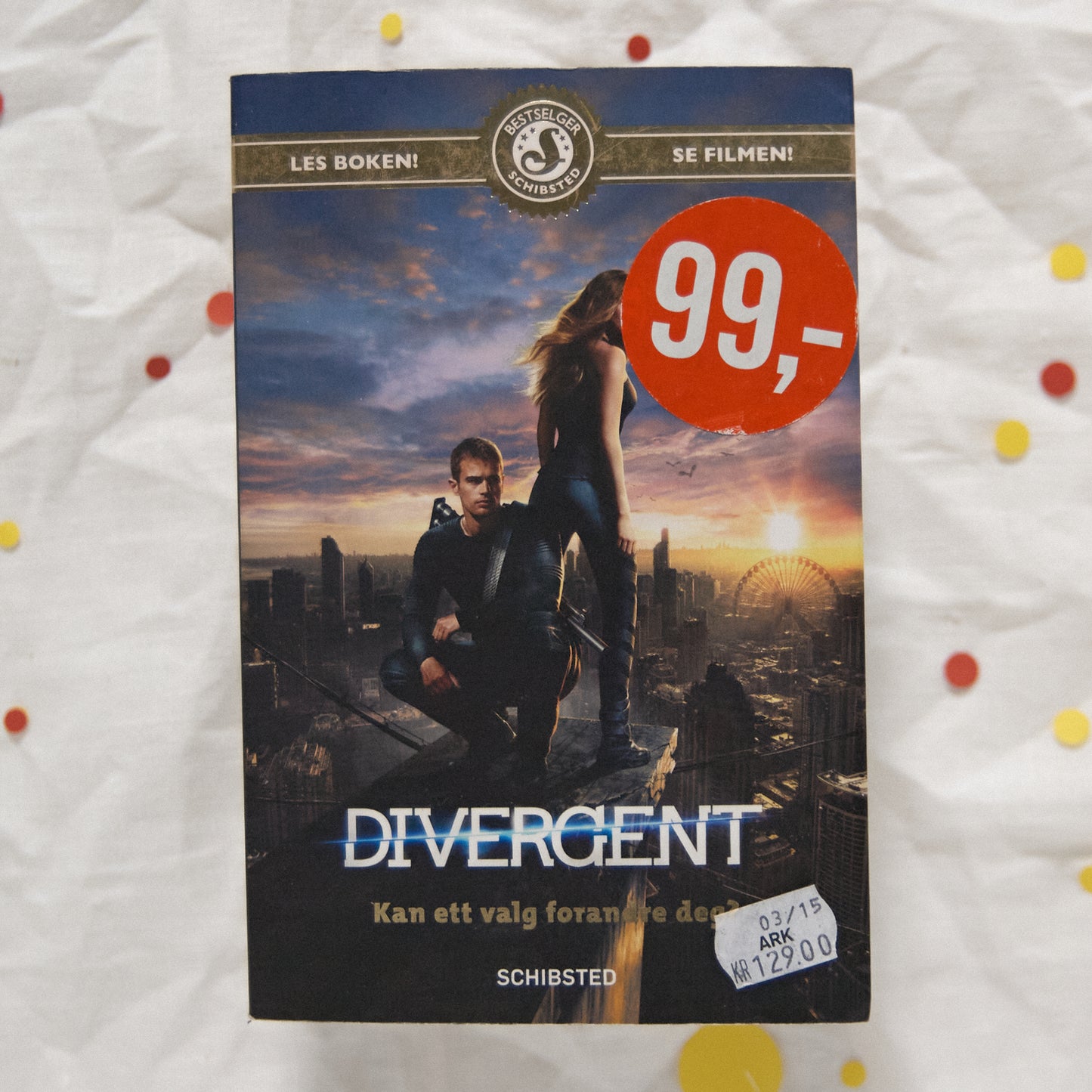 Divergent (Divergent, #1)