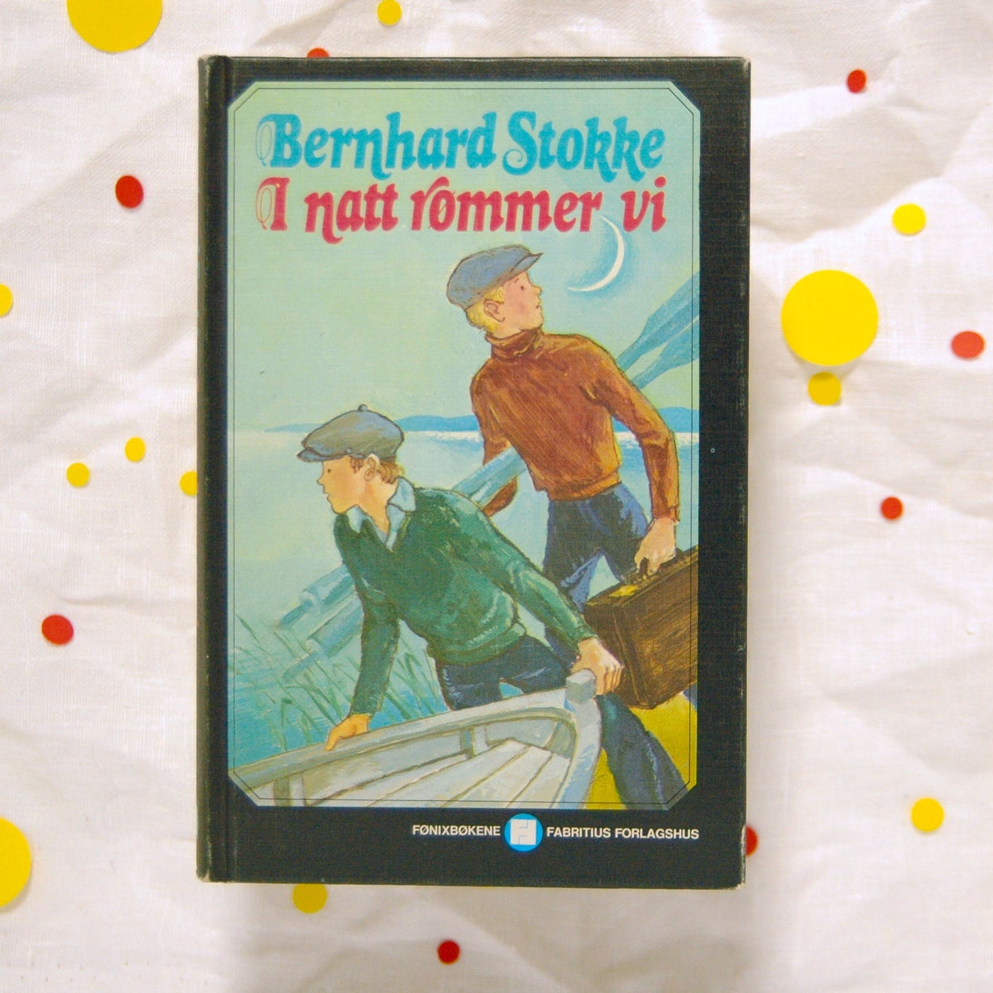 I natt rømmer vi av Bernhard Stokke