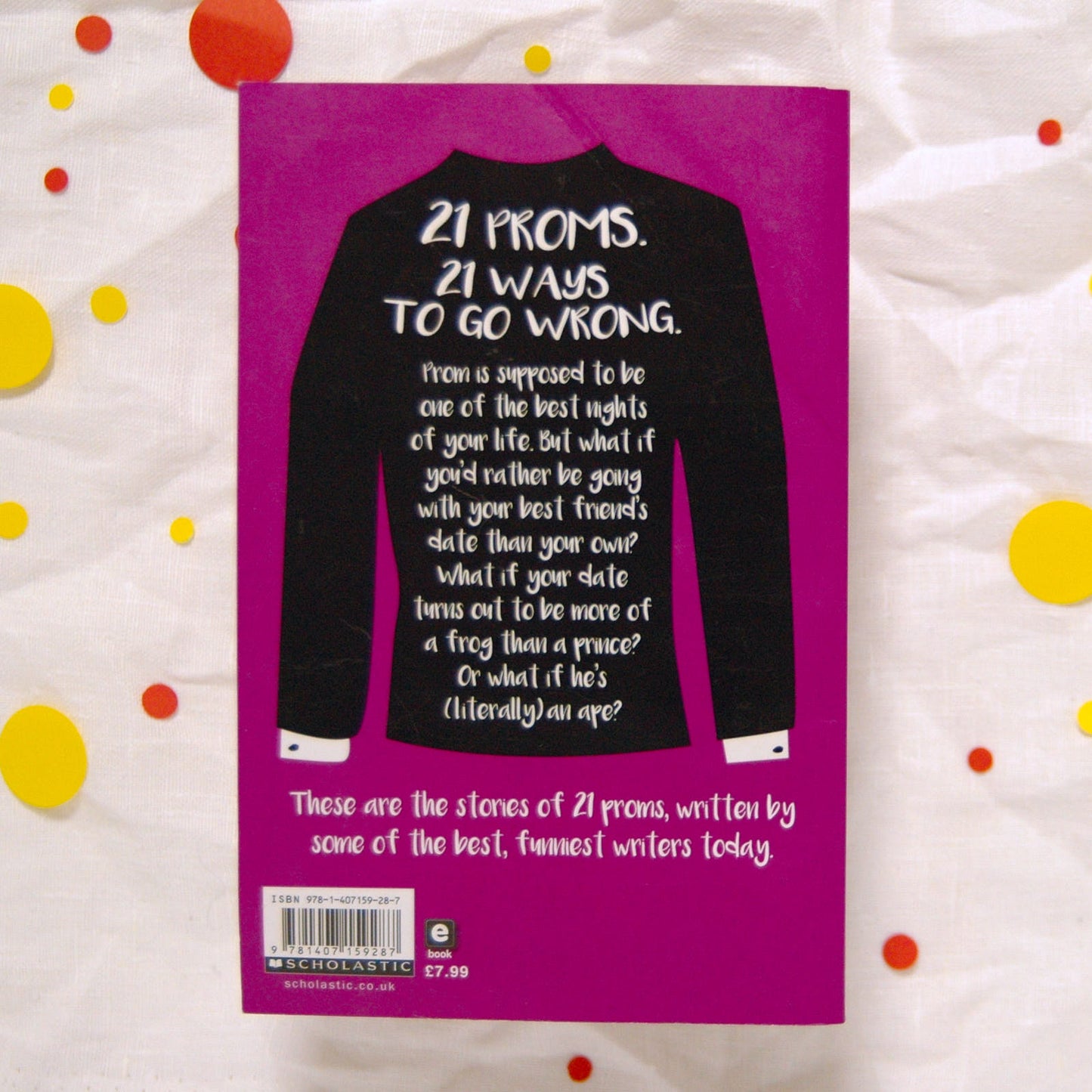 Baksida av boka 21 Proms redigert av David Levithan
