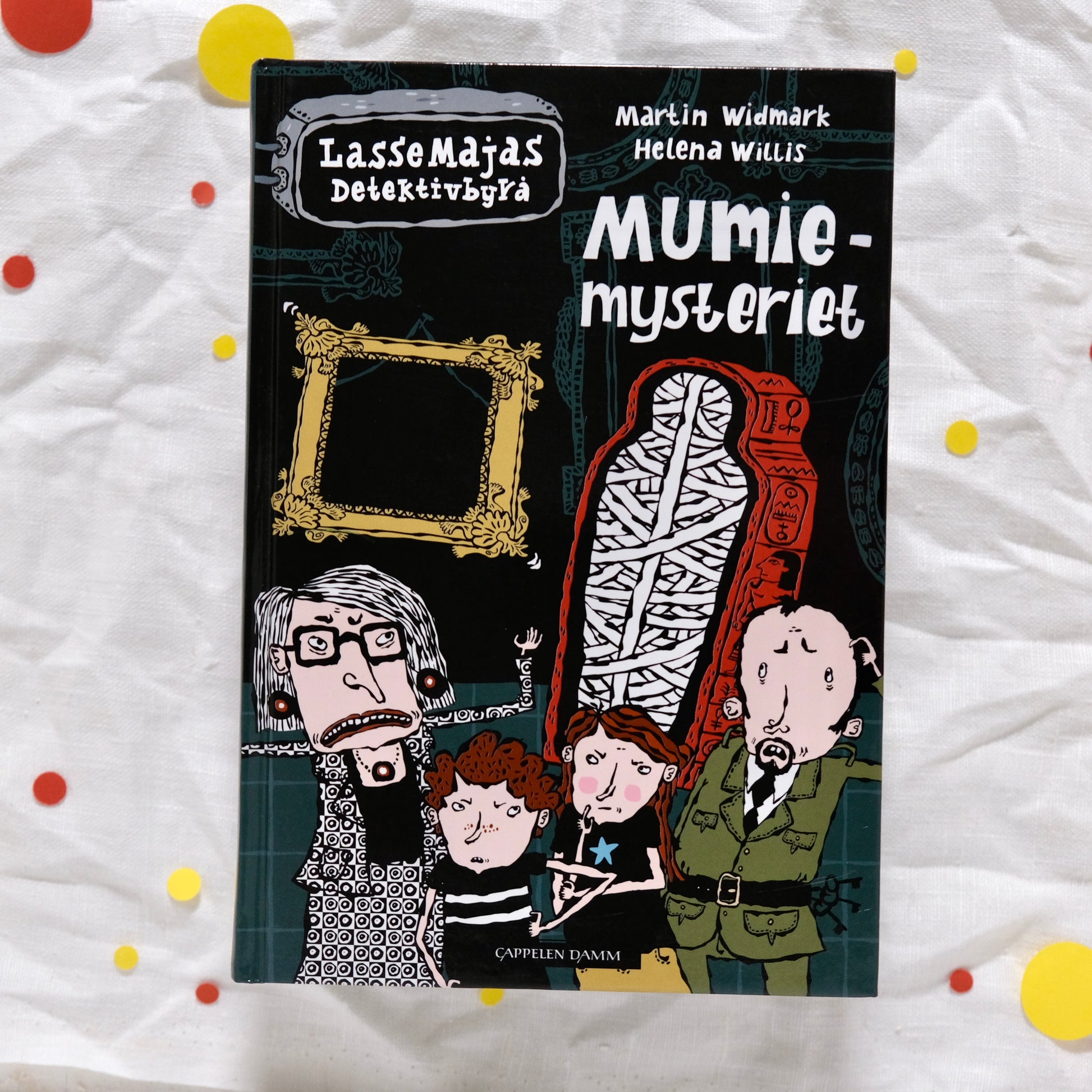 Mumiemysteriet (LasseMajas detektivbyrå, #5) av Martin Widmark og Helena Willis