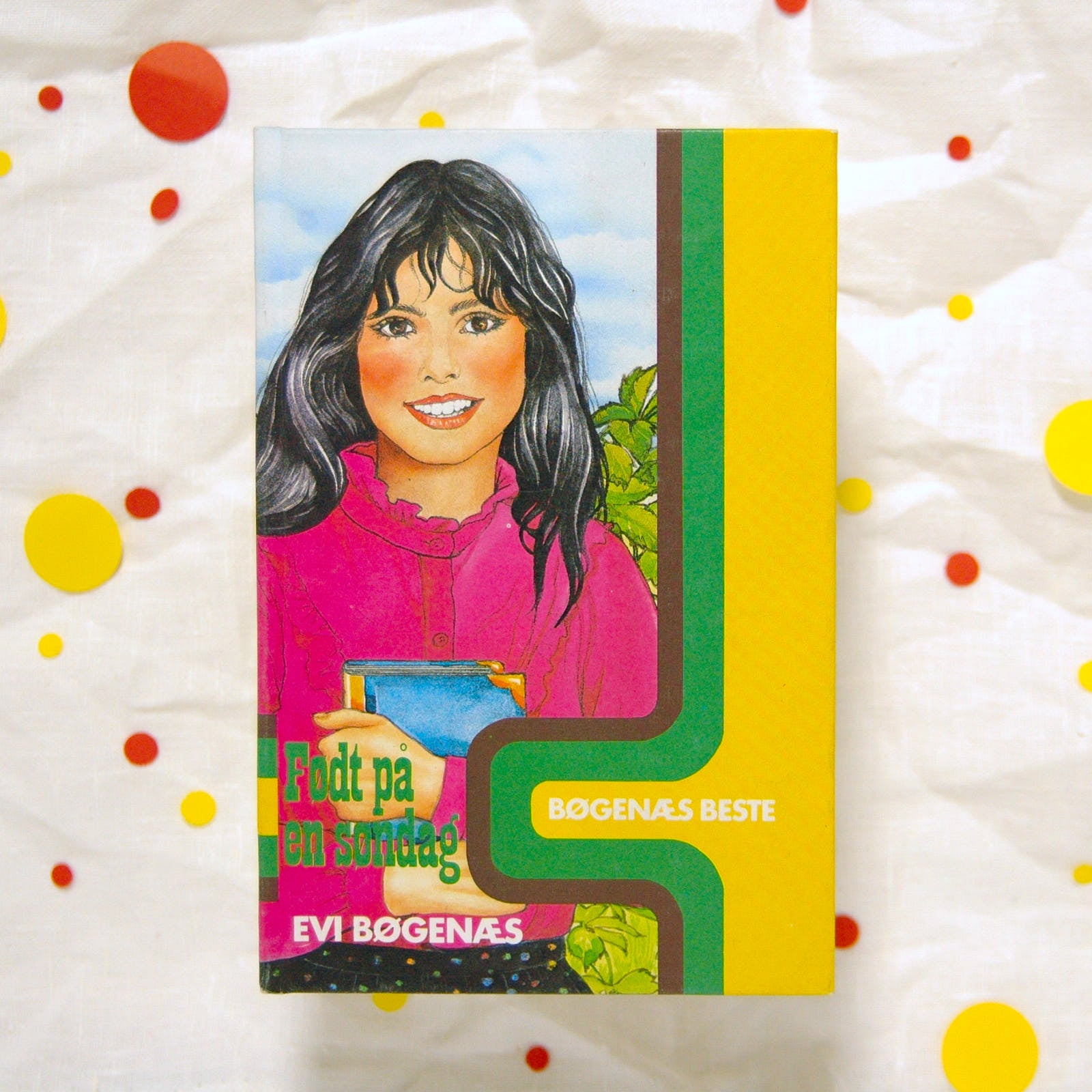 Født på en søndag av Evi Bøgenæs